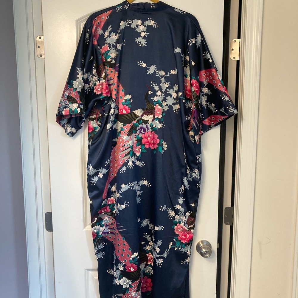 Babeyond NWOT Navy Peacock and Floral Kimono Robe Women’s OS